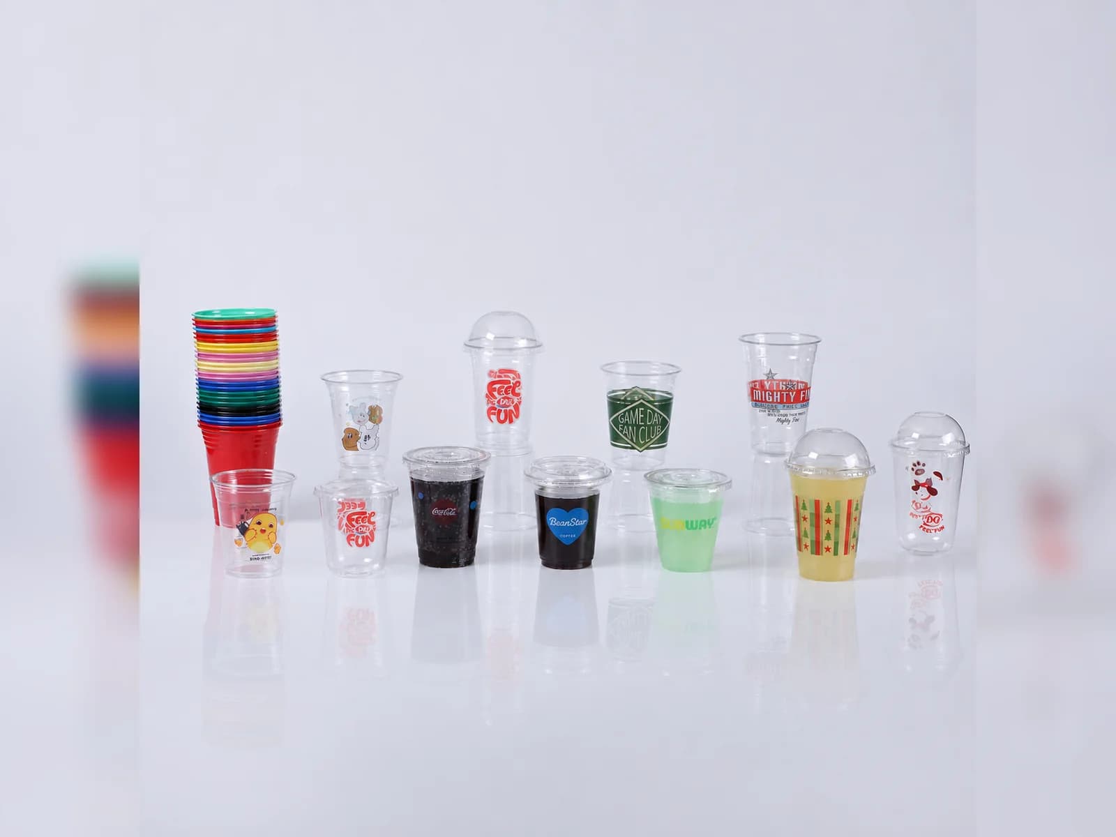 A supplied comparison view with visible printed cup and lid forms.