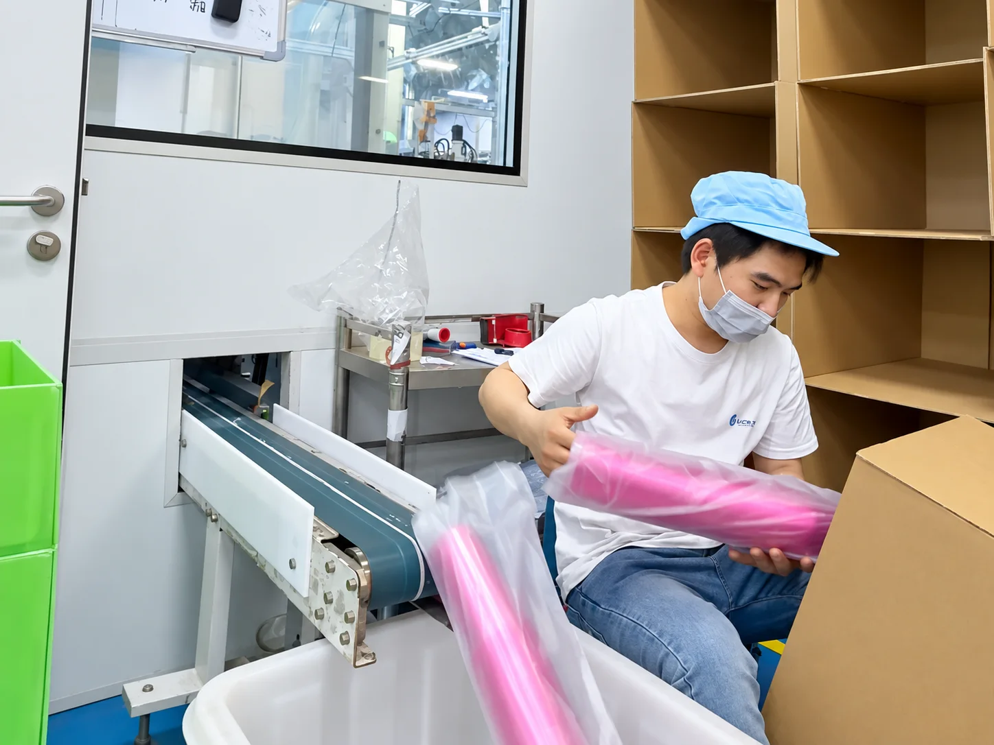 Bagged pink trays packed in a carton