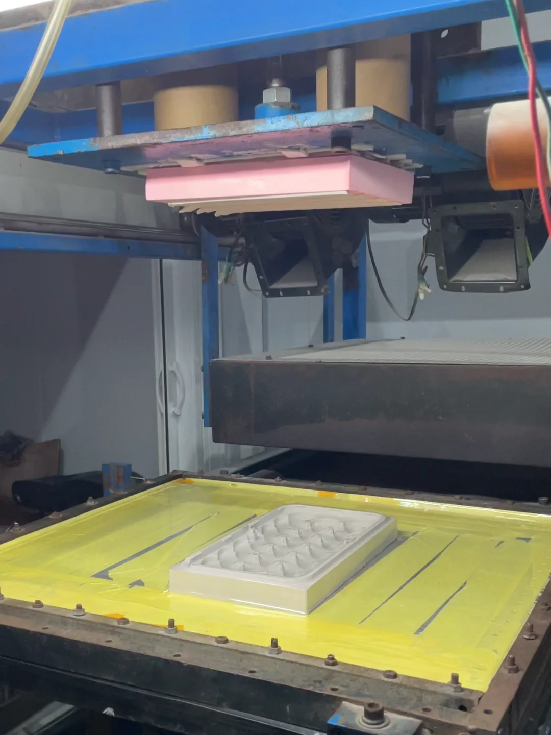 Sample forming tool