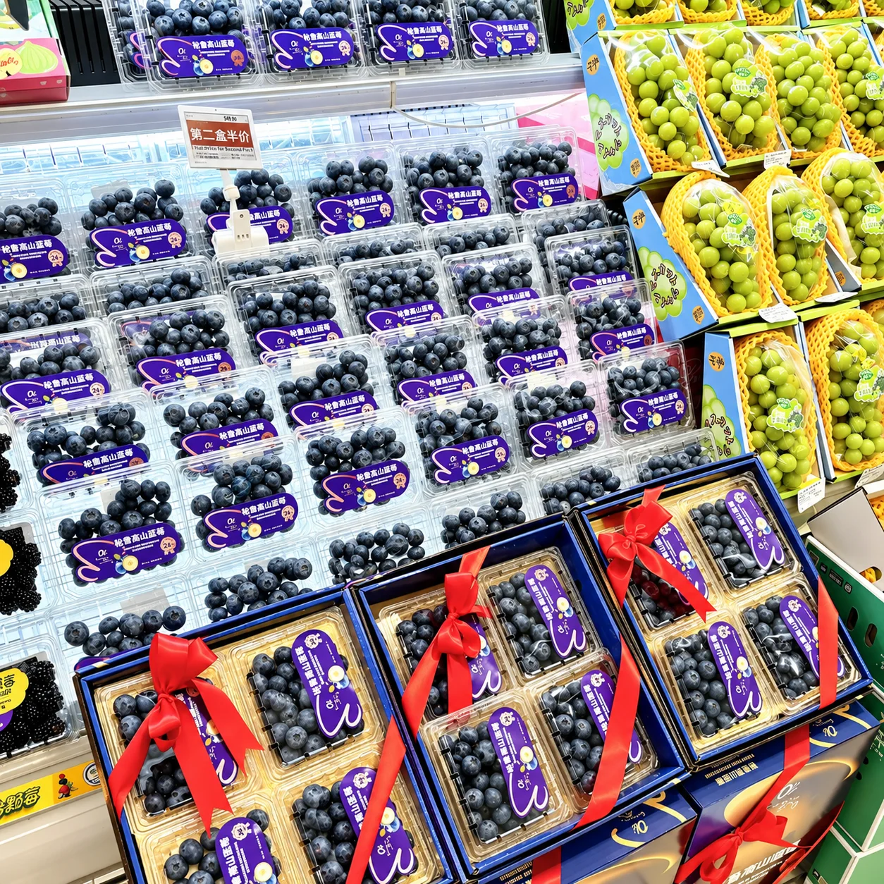 Blueberries displayed in gift packaging
