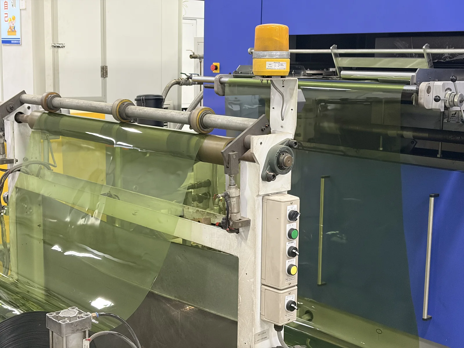 Cup and lid equipment — view 5