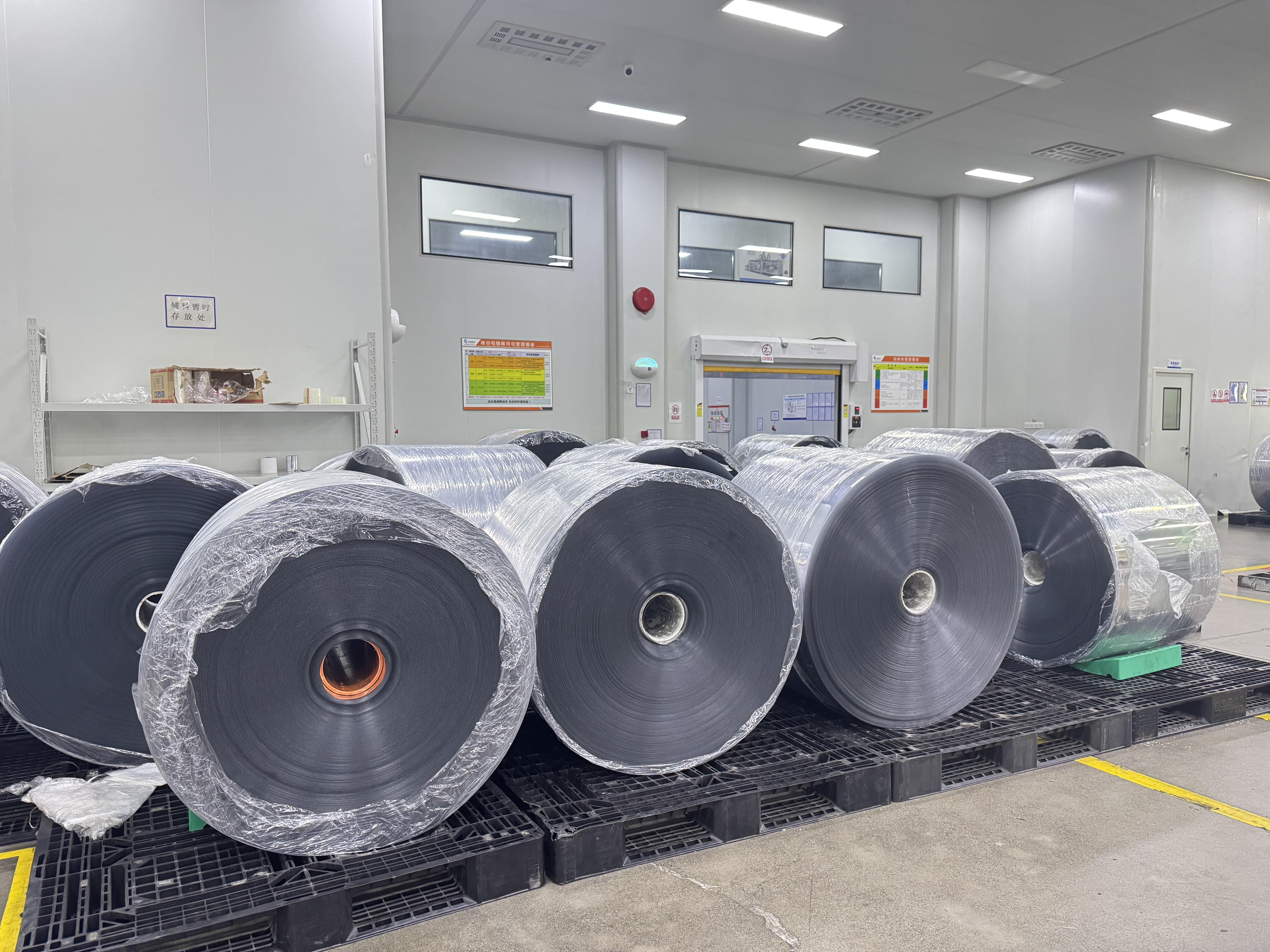 Roll ends and wrapping